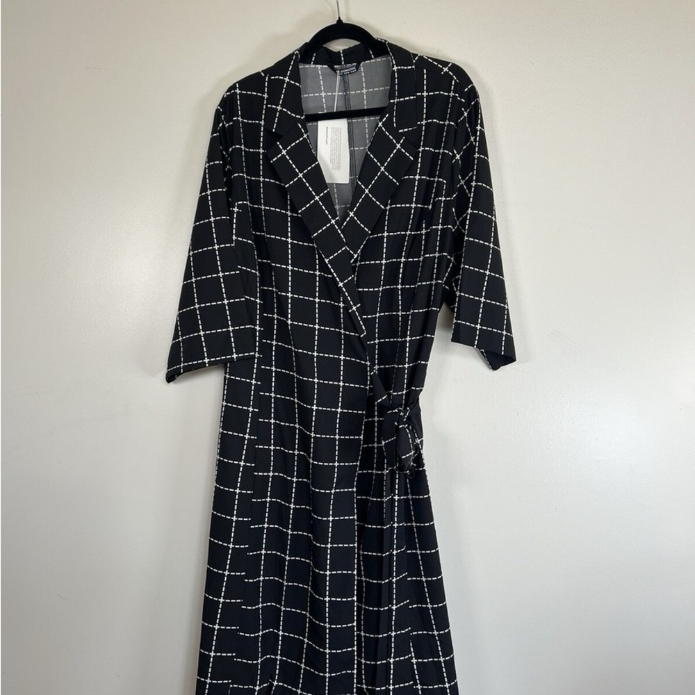 Bloomchic NWT Black White Wrap Dress Women Size 18-20